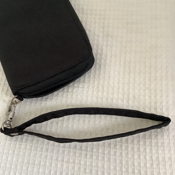 Wallet New RFID Wallet Travelon Brand New in Box Makes A Great Gift - Picture 7 of 10